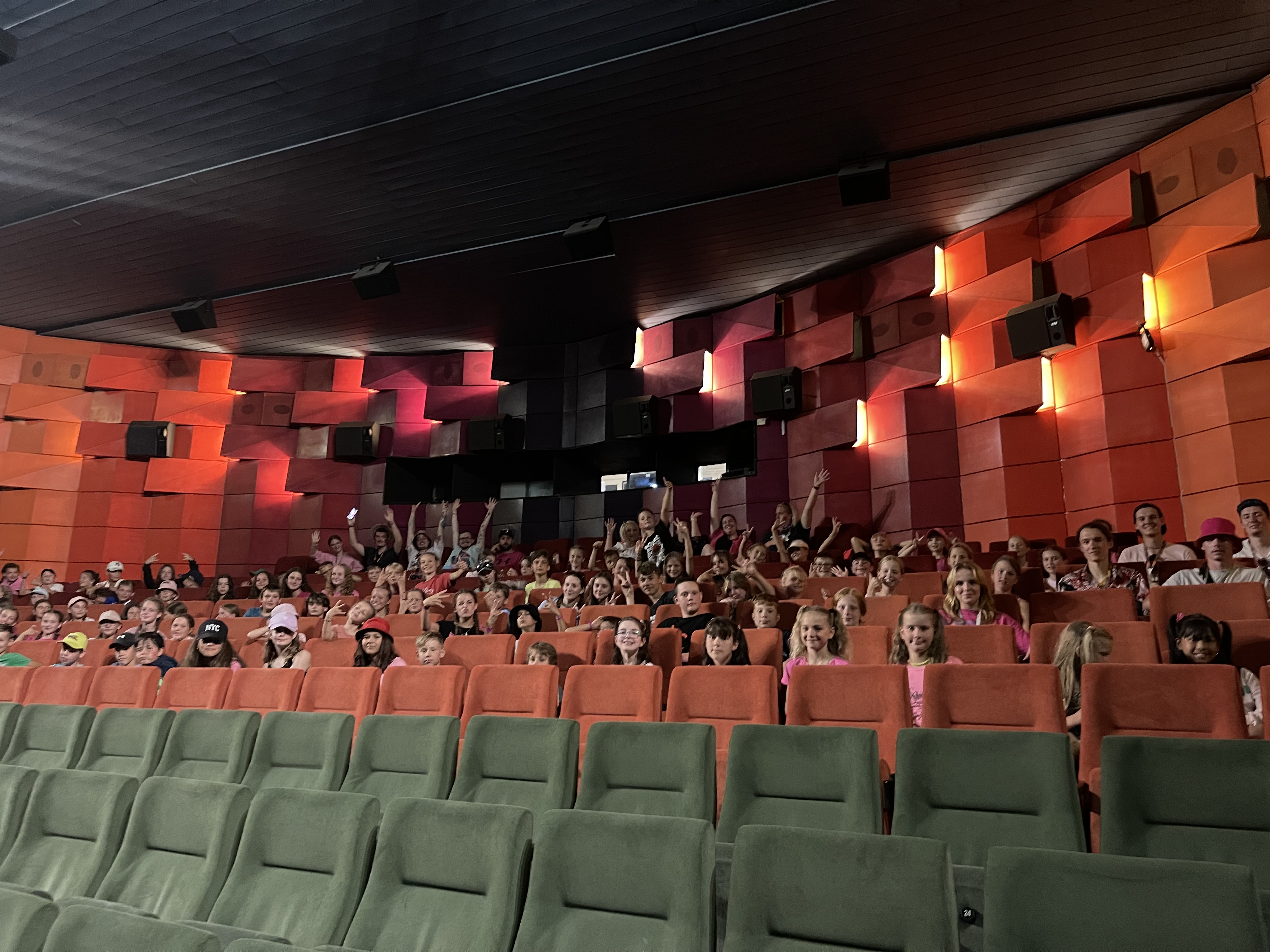 Karlik a tovarna na cokoladu 2023