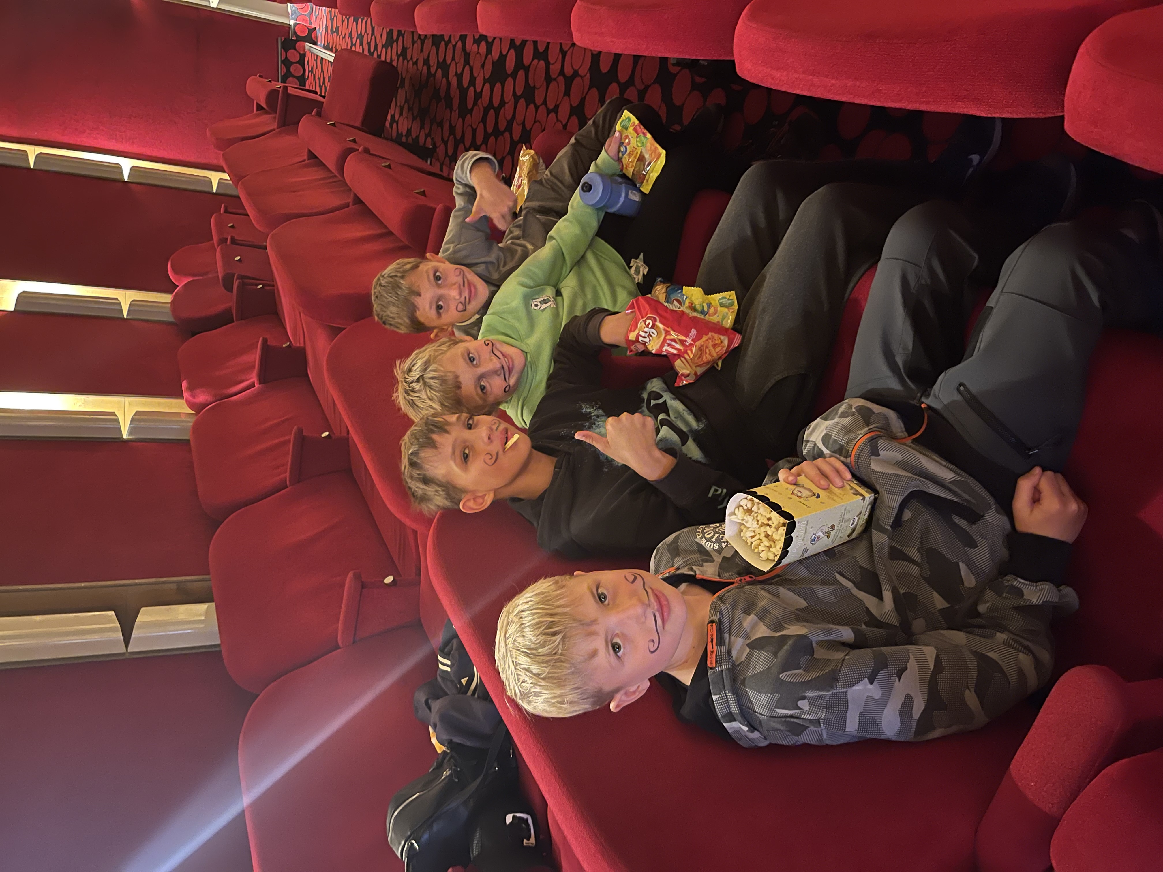 Karlik a tovarna na cokoladu 2023