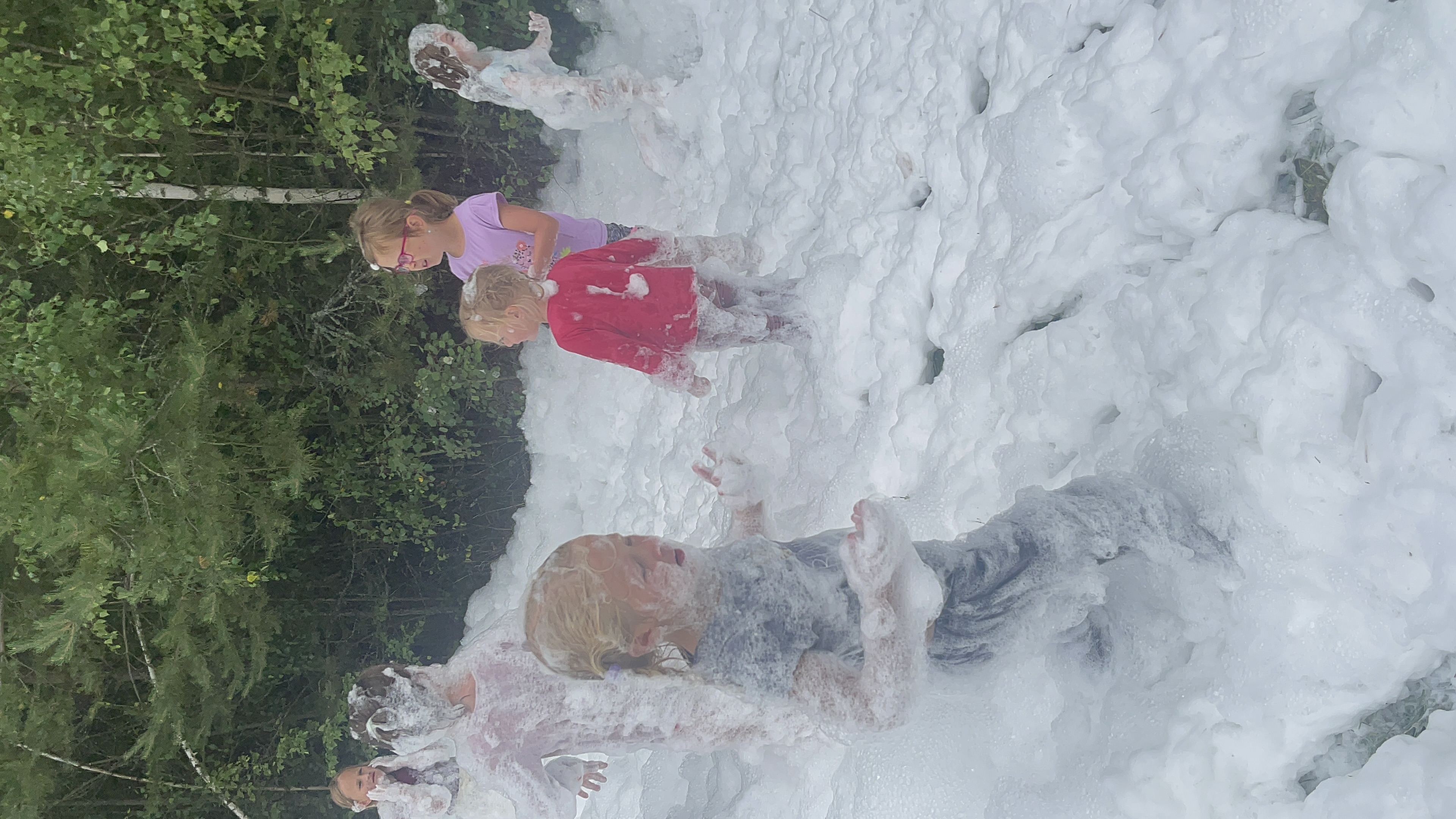 Karlik a tovarna na cokoladu 2023