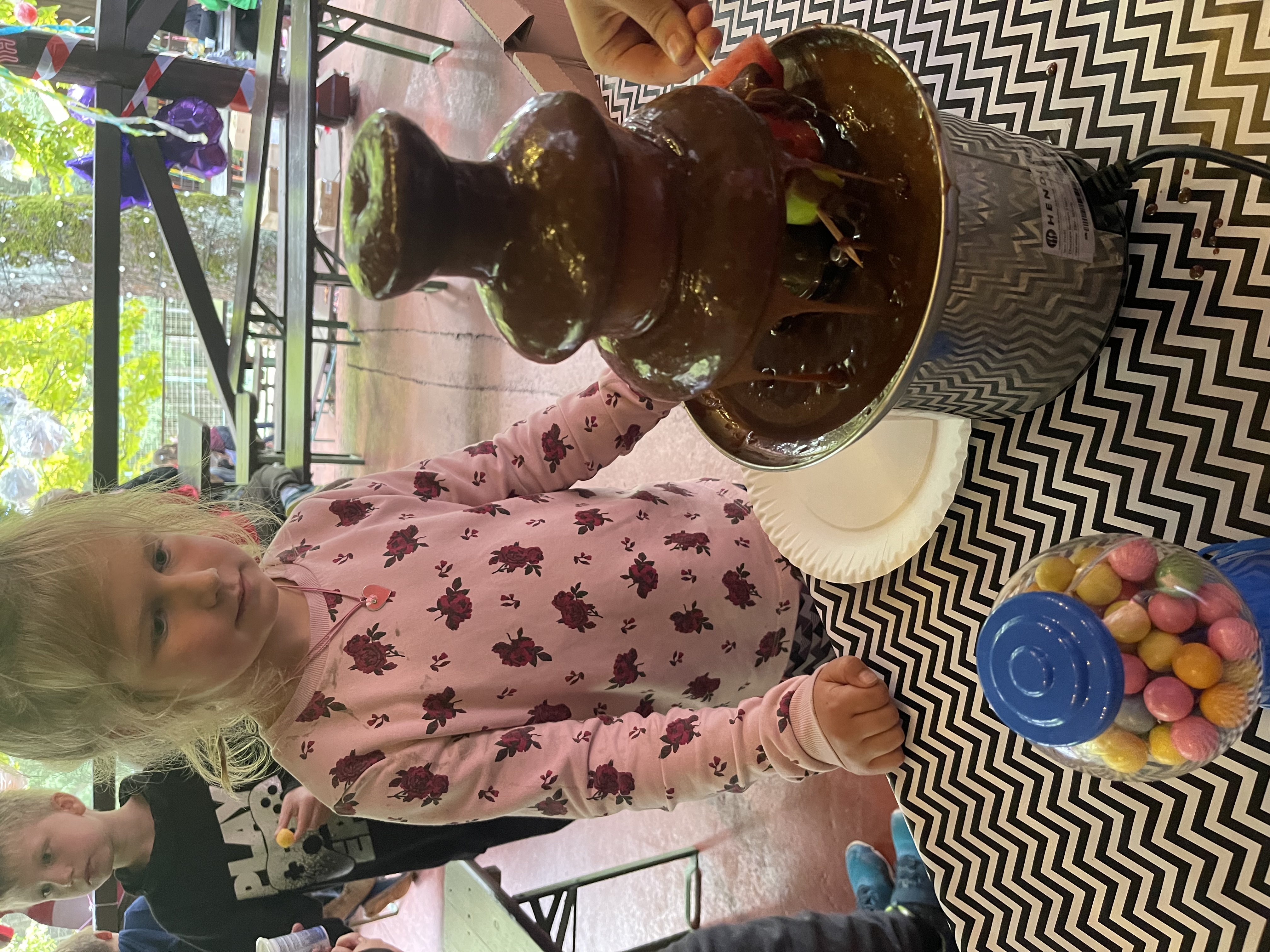 Karlik a tovarna na cokoladu 2023